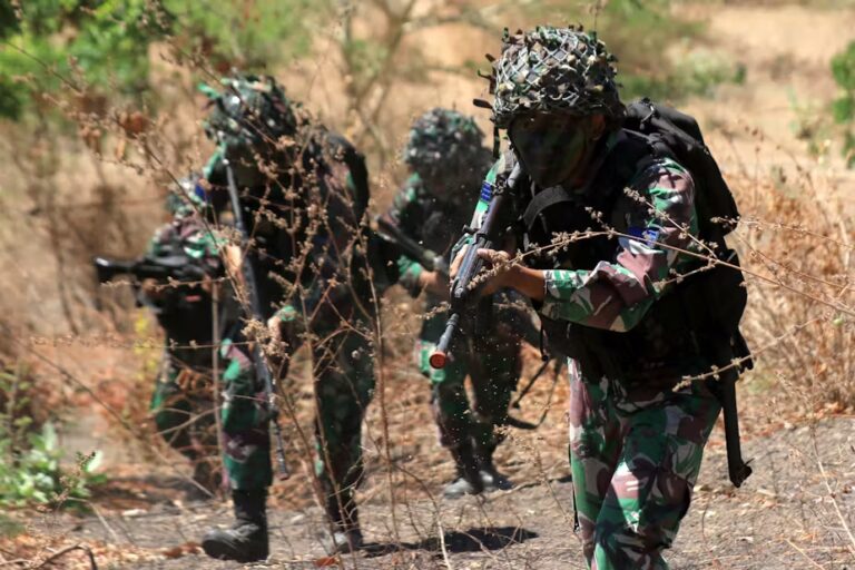 Perlukah TNI ikut menjaga pertandingan sepak bola, konser musik dan kegiatan sipil lainnya? Bagi negara demokrasi, ini tidak lazim