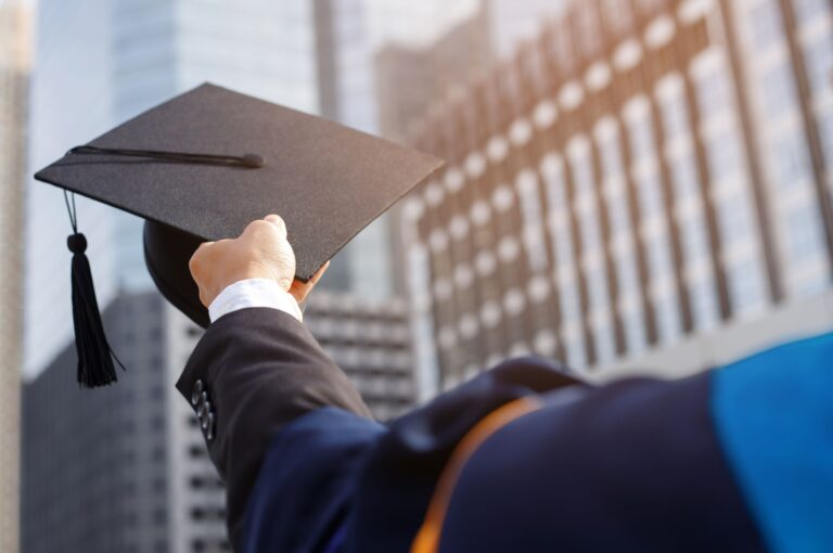 Jangan Panggil Saya ‘Prof’: Mengapa Desakralisasi Gelar Profesor Perlu Dilakukan?