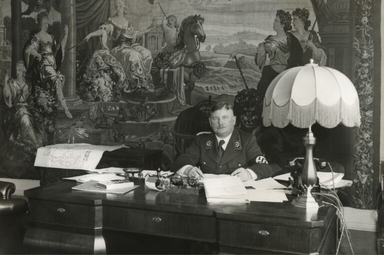 Peringatan Hatta dan Fakta Hitler